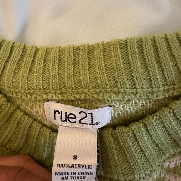 NWOT Women’s Green/white/yellow sweater - Picture 6 of 6